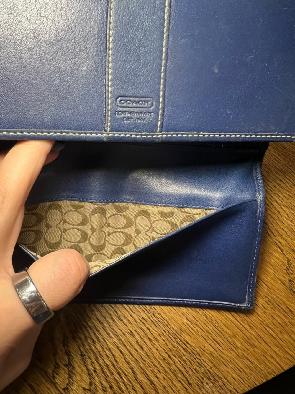 Vintage Coach leather Hamilton trifold wallet, navy blue - Picture 5 of 14